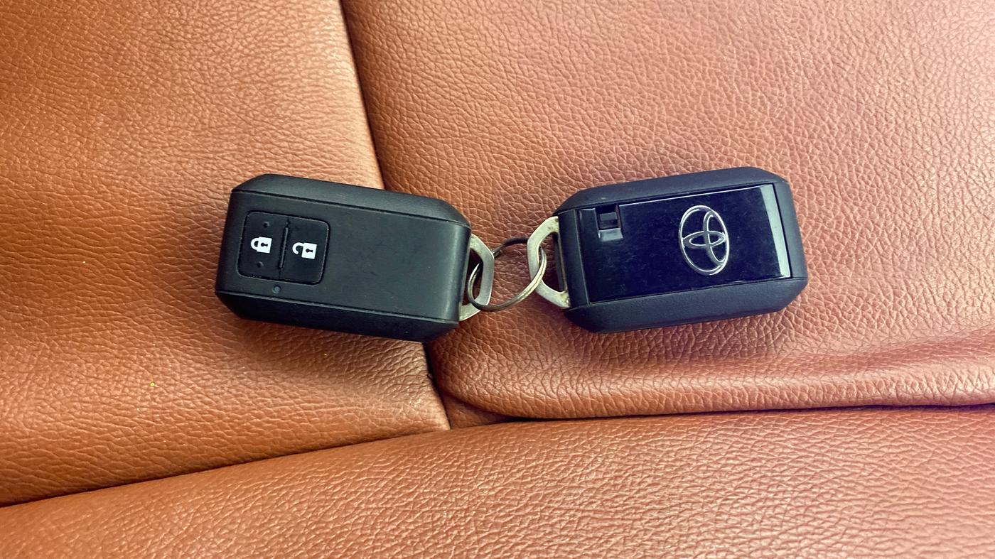 2021 Toyota Glanza G, Petrol, Manual, 27,447 km, Key Close Up