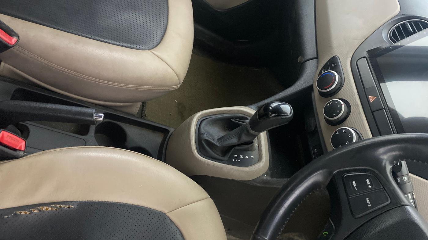 2016 Hyundai Grand i10 ASTA AT 1.2 KAPPA VTVT, Petrol, Automatic, 39,853 km, Gear Lever