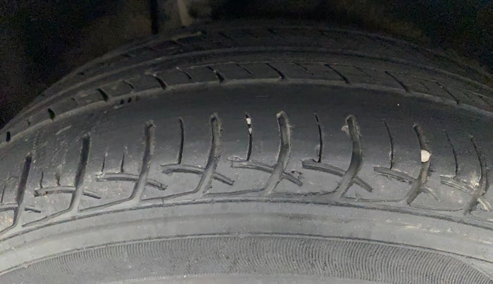 2016 Maruti Baleno DELTA PETROL 1.2, Petrol, Manual, 51,243 km, Right Rear Tyre Tread
