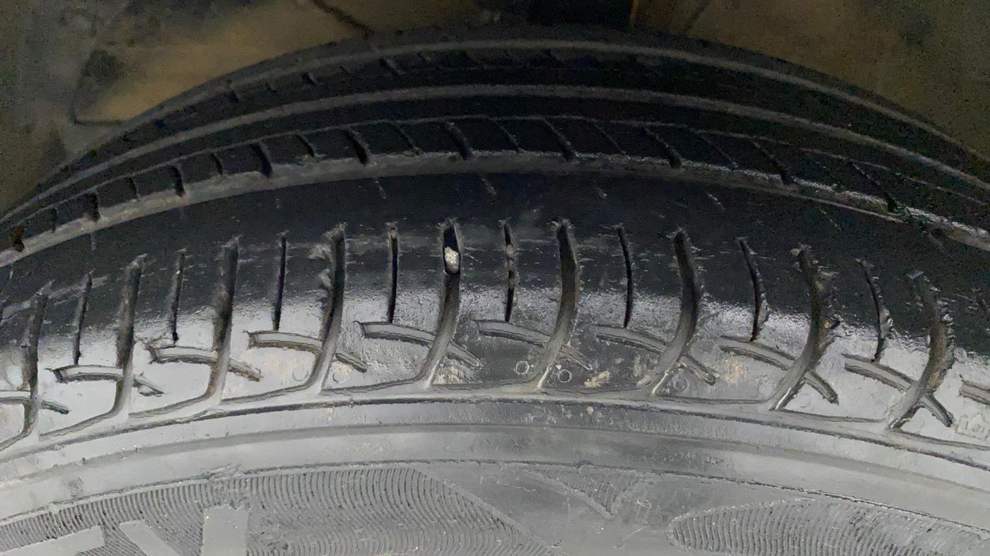 2016 Maruti Baleno DELTA PETROL 1.2, Petrol, Manual, 51,243 km, Left Front Tyre Tread