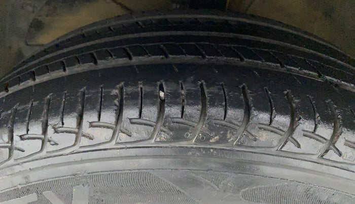 2016 Maruti Baleno DELTA PETROL 1.2, Petrol, Manual, 51,243 km, Left Front Tyre Tread