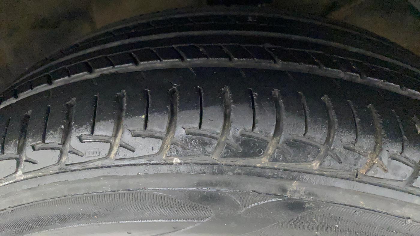 2016 Maruti Baleno DELTA PETROL 1.2, Petrol, Manual, 51,243 km, Right Front Tyre Tread