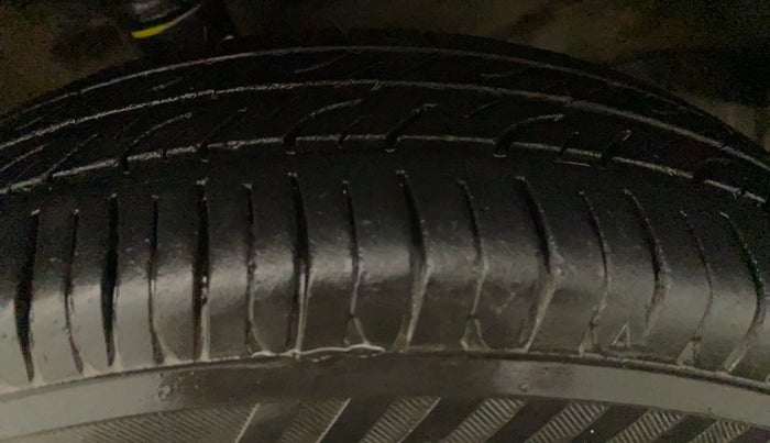 2014 Maruti Wagon R 1.0 LXI CNG, CNG, Manual, 59,680 km, Left Front Tyre Tread