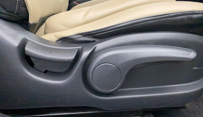 2017 Hyundai Elite i20 ASTA 1.2, Petrol, Manual, 38,982 km, Driver Side Adjustment Panel