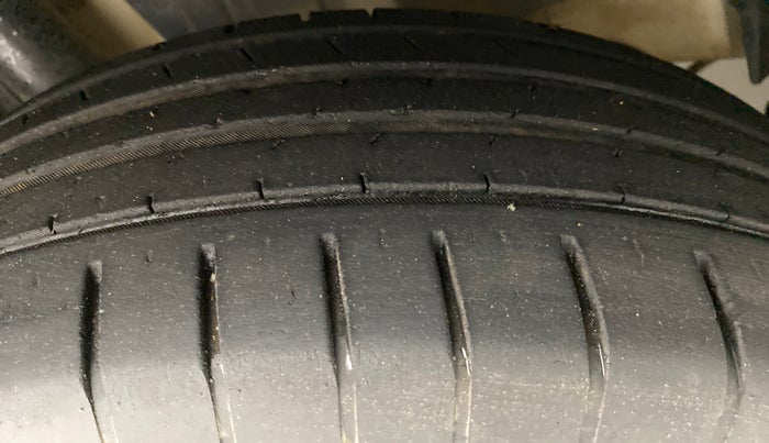 2021 Maruti Swift ZXI D, Petrol, Manual, 39,094 km, Right Rear Tyre Tread