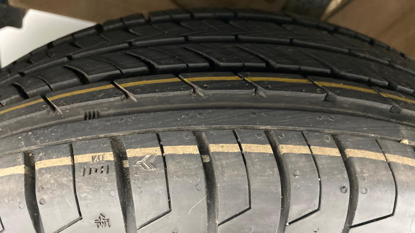 2021 Maruti Swift ZXI D, Petrol, Manual, 39,094 km, Left Front Tyre Tread