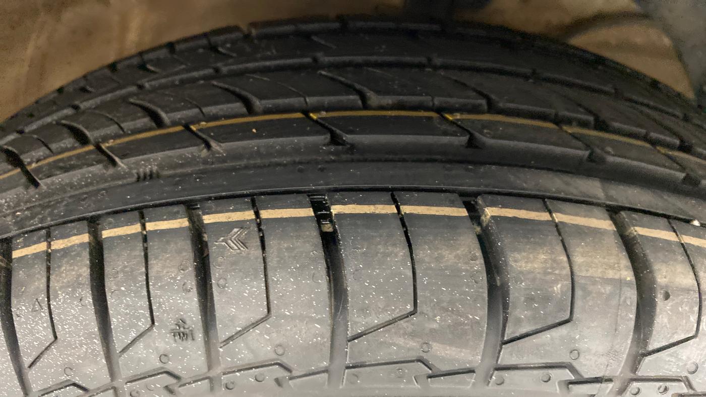 2021 Maruti Swift ZXI D, Petrol, Manual, 39,094 km, Right Front Tyre Tread