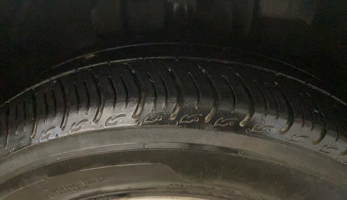 2017 Tata Tiago XT PETROL, Petrol, Manual, 70,942 km, Right Front Tyre Tread