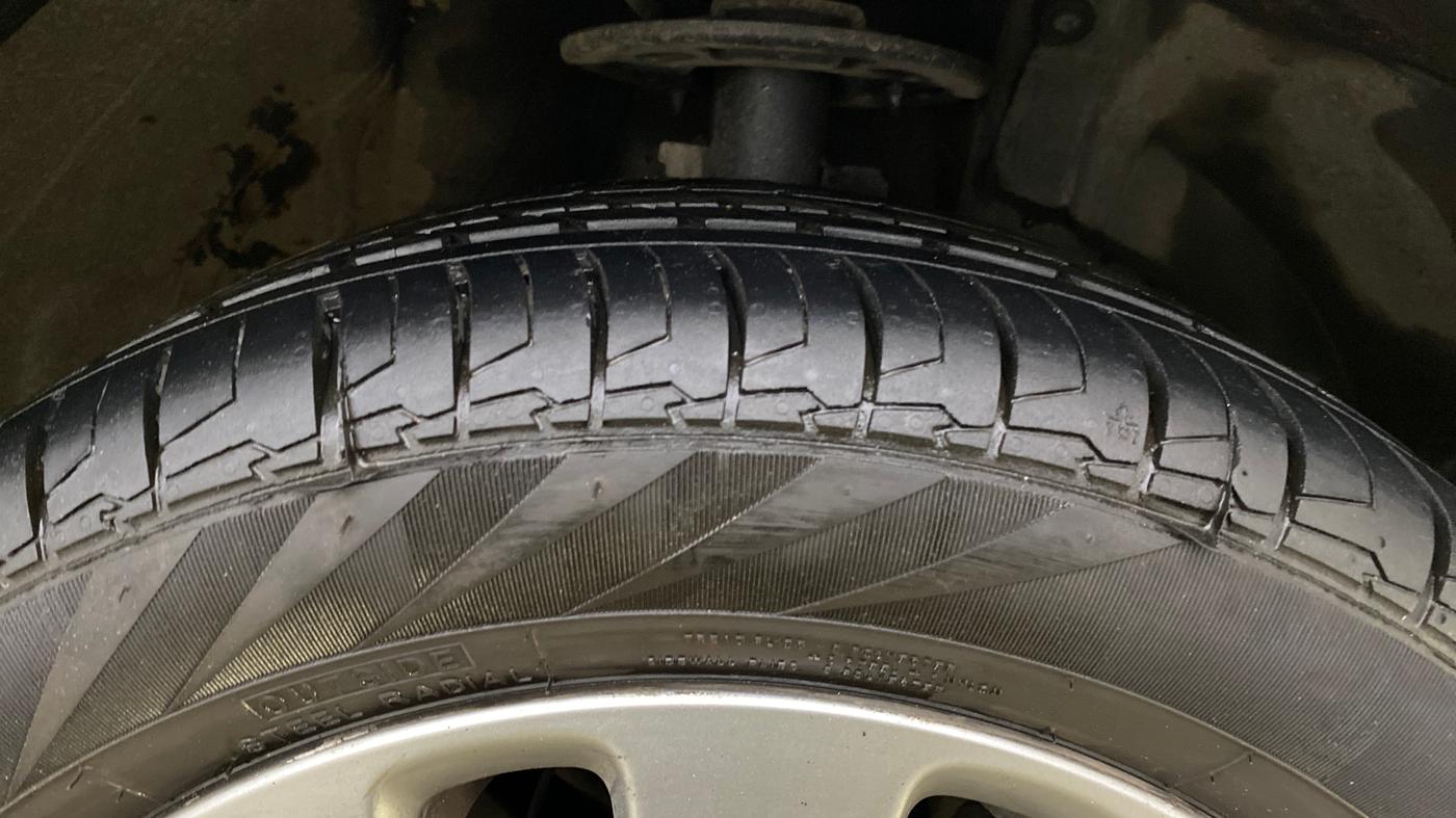 2017 Maruti Baleno ZETA PETROL 1.2, Petrol, Manual, 41,432 km, Right Front Tyre Tread