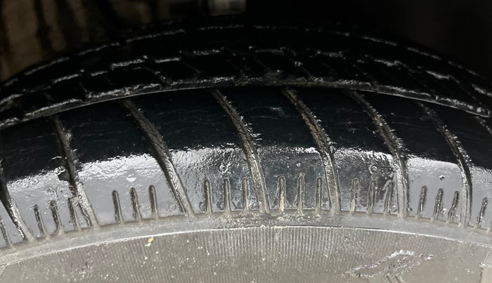 2015 Volkswagen Polo TRENDLINE 1.2L PETROL, Petrol, Manual, 16,215 km, Right Front Tyre Tread