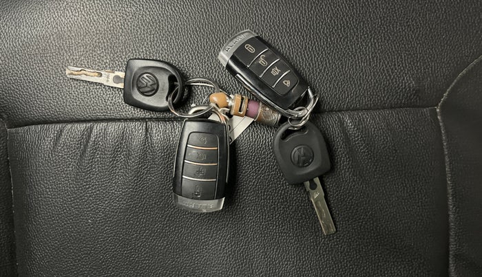 2015 Volkswagen Polo TRENDLINE 1.2L PETROL, Petrol, Manual, 16,215 km, Key Close Up