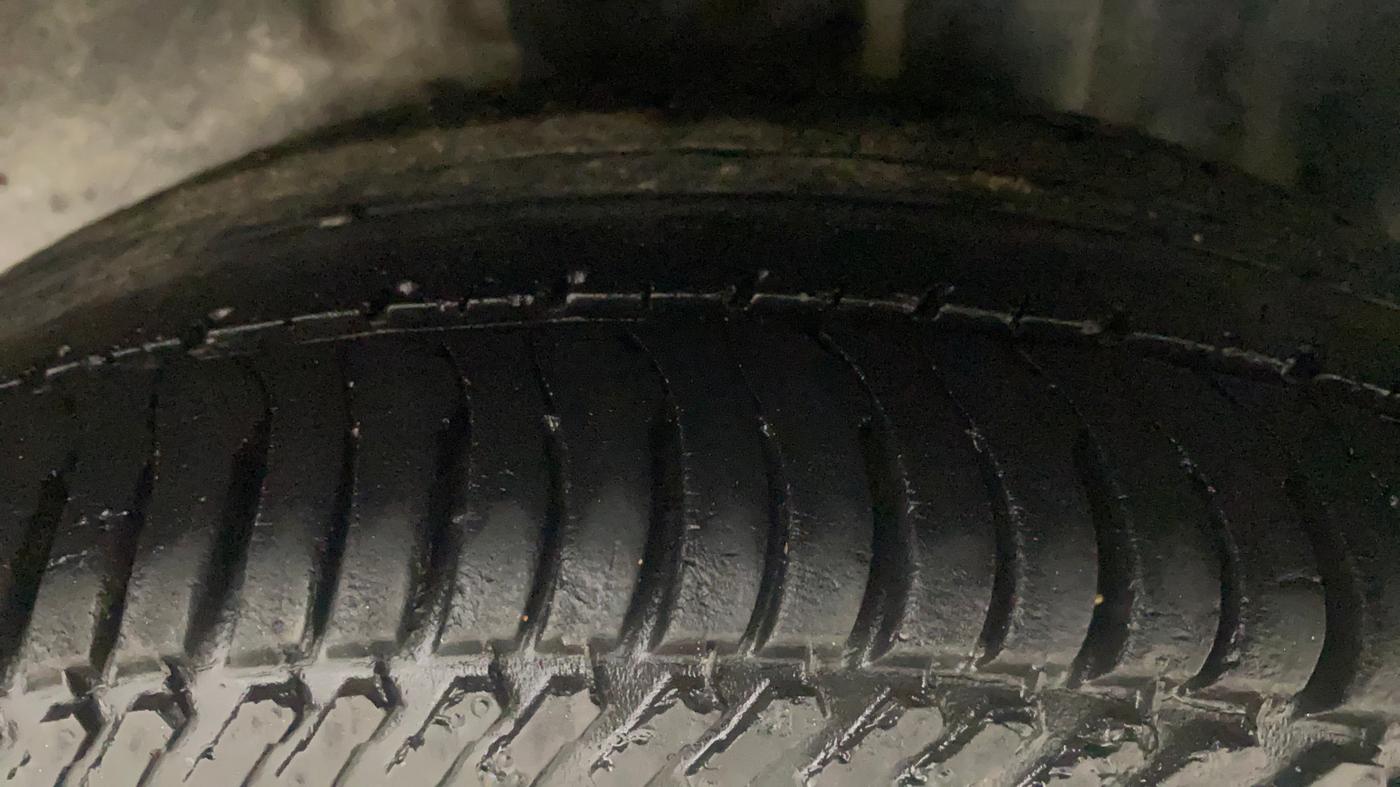 2014 Ford Figo ZXI 1.2 PETROL, Petrol, Manual, 51,337 km, Left Rear Tyre Tread