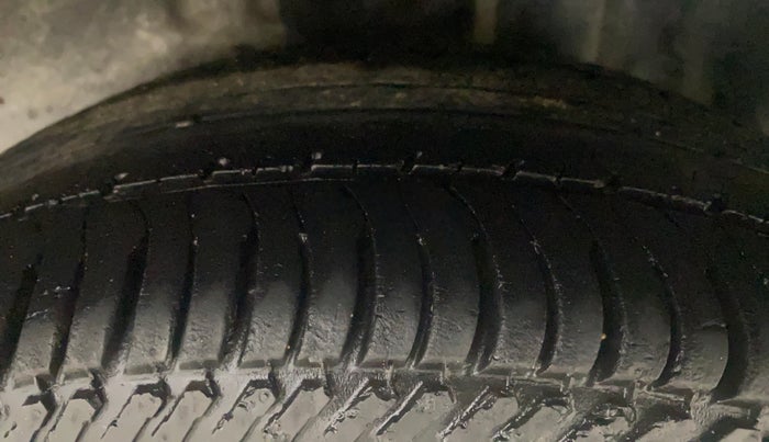 2014 Ford Figo ZXI 1.2 PETROL, Petrol, Manual, 51,337 km, Left Rear Tyre Tread