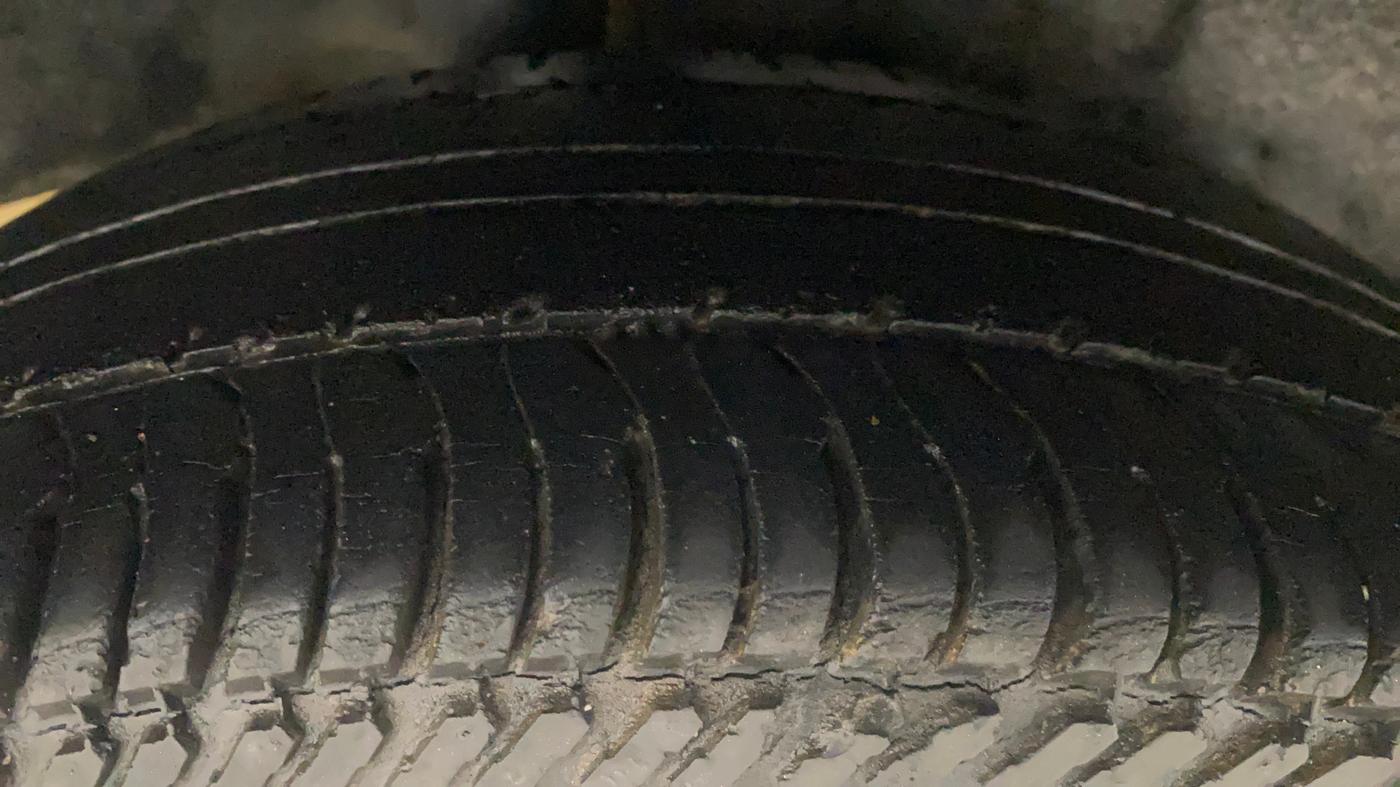 2014 Ford Figo ZXI 1.2 PETROL, Petrol, Manual, 51,337 km, Right Rear Tyre Tread