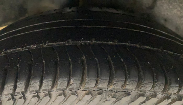 2014 Ford Figo ZXI 1.2 PETROL, Petrol, Manual, 51,337 km, Right Rear Tyre Tread