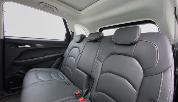2019 MG HECTOR SHARP DCT PETROL, Petrol, Automatic, 28,870 km, Right Side Rear Door Cabin