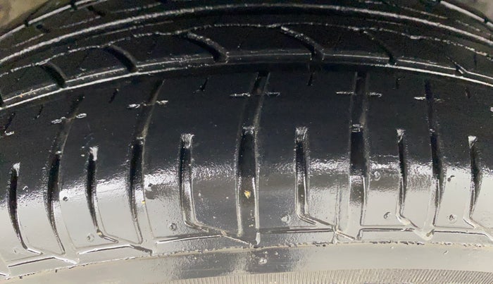 2015 Honda Amaze 1.2L I-VTEC S, Petrol, Manual, 69,469 km, Right Front Tyre Tread