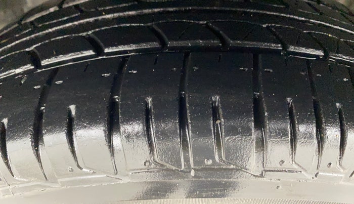 2015 Honda Amaze 1.2L I-VTEC S, Petrol, Manual, 69,469 km, Left Front Tyre Tread