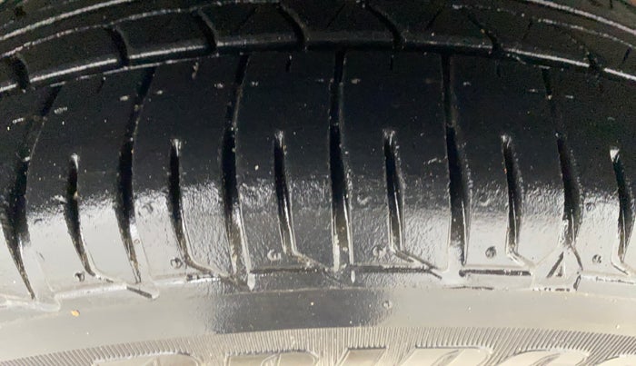 2015 Honda Amaze 1.2L I-VTEC S, Petrol, Manual, 69,469 km, Right Rear Tyre Tread