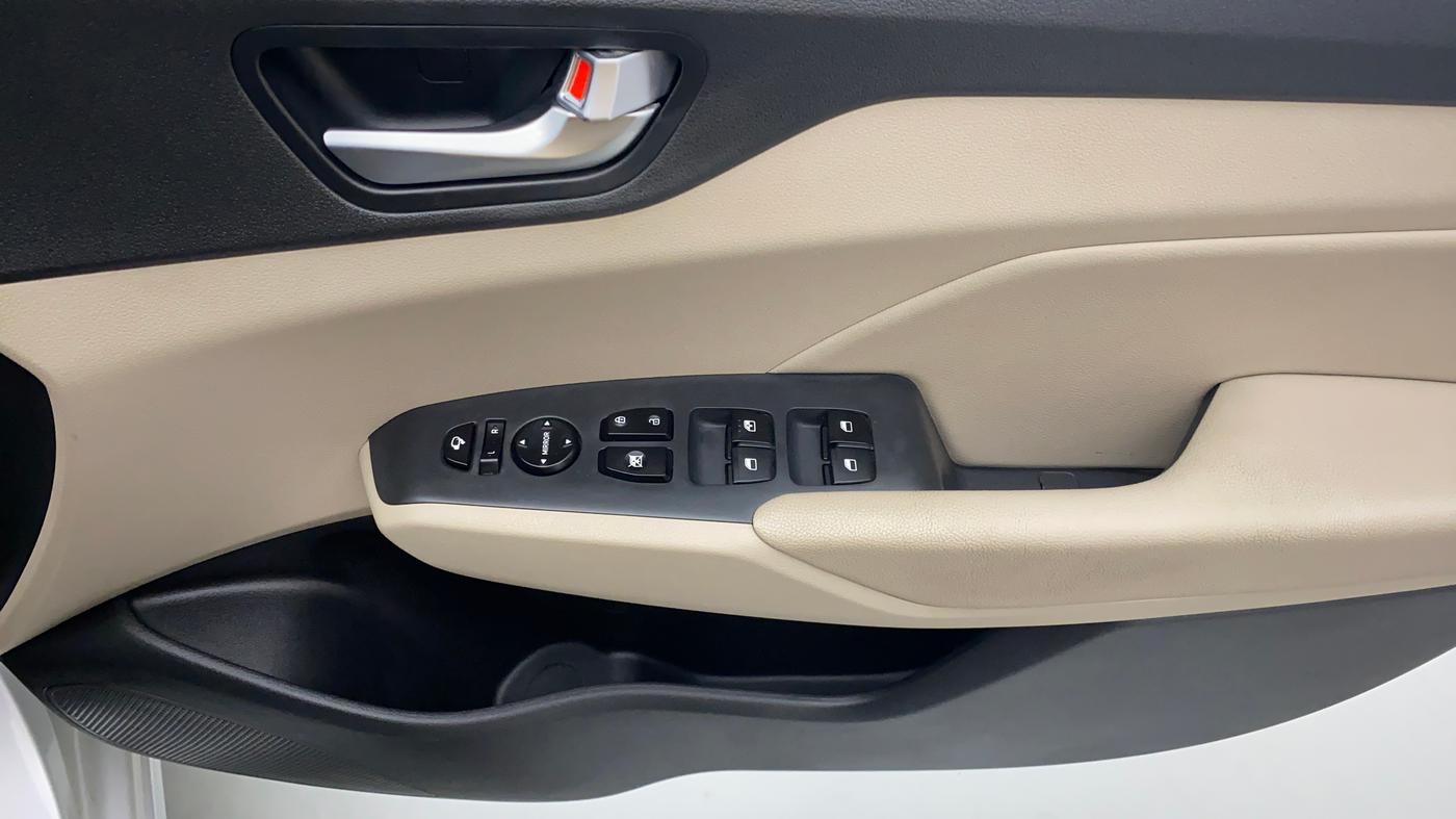 2018 Hyundai Verna 1.6 SX VTVT AT (O), Petrol, Automatic, 22,717 km, Driver Side Door Panels Control
