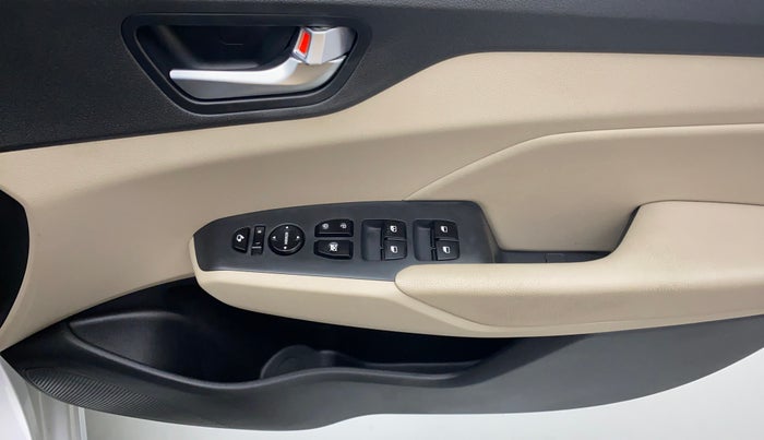 2018 Hyundai Verna 1.6 SX VTVT AT (O), Petrol, Automatic, 22,717 km, Driver Side Door Panels Control