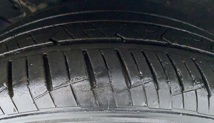 2018 Hyundai Verna 1.6 SX VTVT AT (O), Petrol, Automatic, 22,717 km, Left Rear Tyre Tread