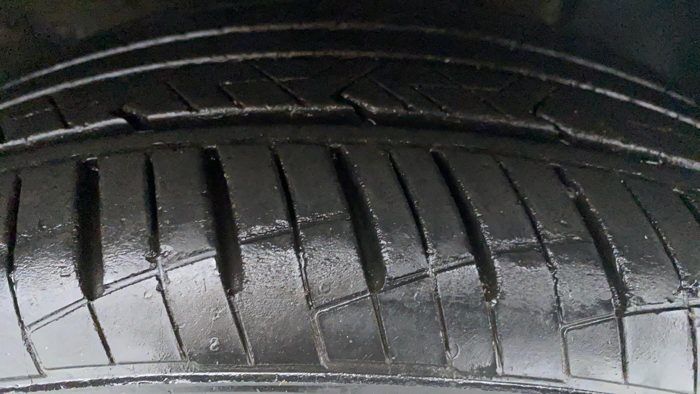 2018 Hyundai Verna 1.6 SX VTVT AT (O), Petrol, Automatic, 22,717 km, Right Front Tyre Tread