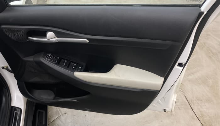 2023 KIA SELTOS HTK PLUS 1.5 IMT, Petrol, Manual, 72,541 km, Driver Side Door Panels Control