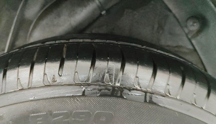 2013 Hyundai i20 SPORTZ 1.2, Petrol, Manual, 79,644 km, Left Rear Tyre Tread