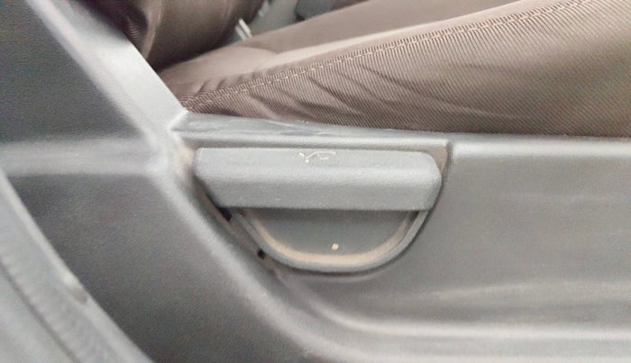 2013 Hyundai i20 SPORTZ 1.2, Petrol, Manual, 79,644 km, Driver Side Adjustment Panel