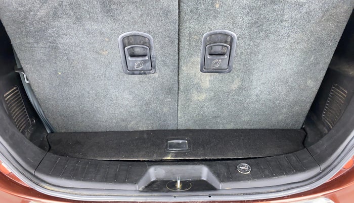2019 Mahindra XUV500 W11, Diesel, Manual, 39,658 km, Boot Inside