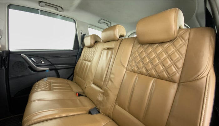 2019 Mahindra XUV500 W11, Diesel, Manual, 39,658 km, Right Side Rear Door Cabin