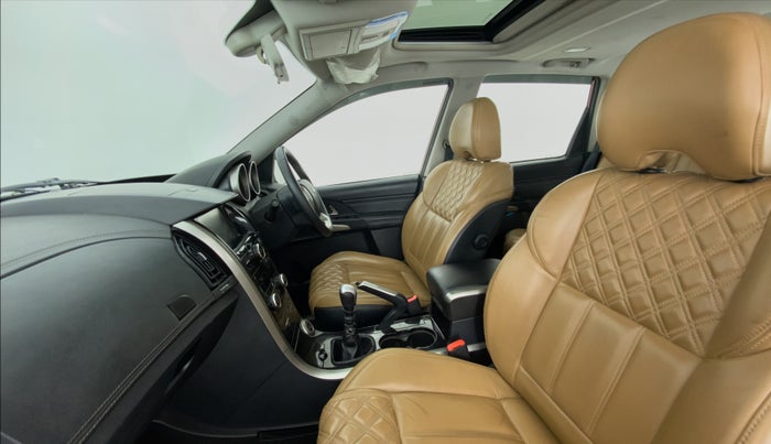 2019 Mahindra XUV500 W11, Diesel, Manual, 39,658 km, Right Side Front Door Cabin