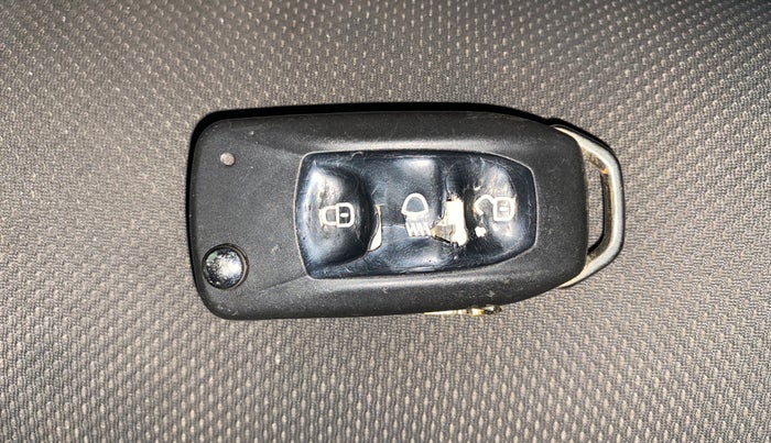 2017 Tata Tiago XM PETROL, Petrol, Manual, 79,649 km, Key Close Up