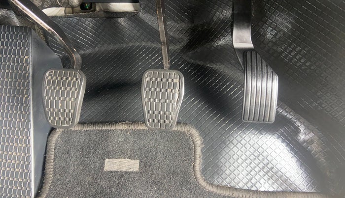 2024 Tata PUNCH Creative Dual Tone MT Sunroof, Petrol, Manual, 25,540 km, Pedals