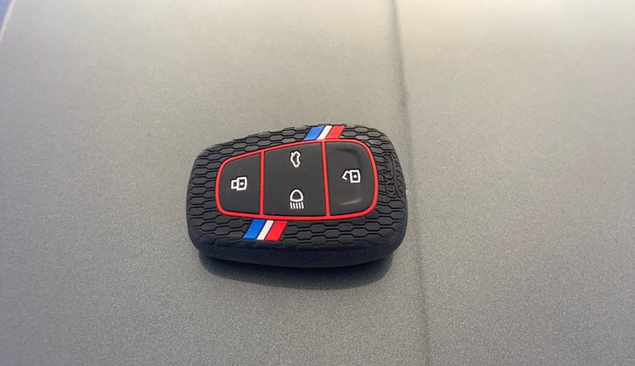 2024 Tata PUNCH Creative Dual Tone MT Sunroof, Petrol, Manual, 25,540 km, Key Close Up