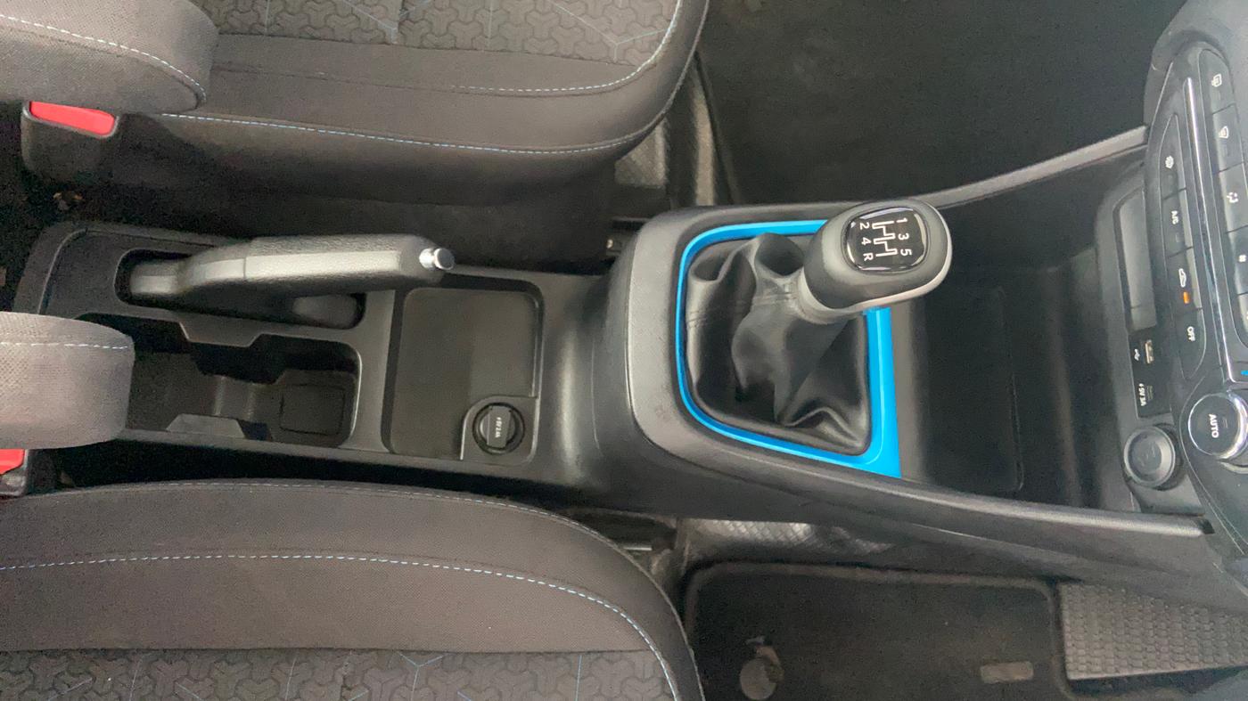 2024 Tata PUNCH Creative Dual Tone MT Sunroof, Petrol, Manual, 25,540 km, Gear Lever