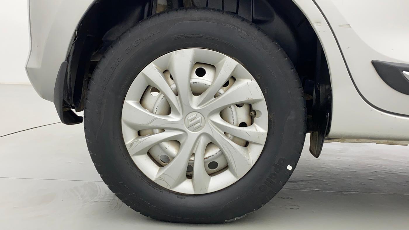 2019 Maruti Swift LXI D, Petrol, Manual, 45,453 km, Right Rear Wheel