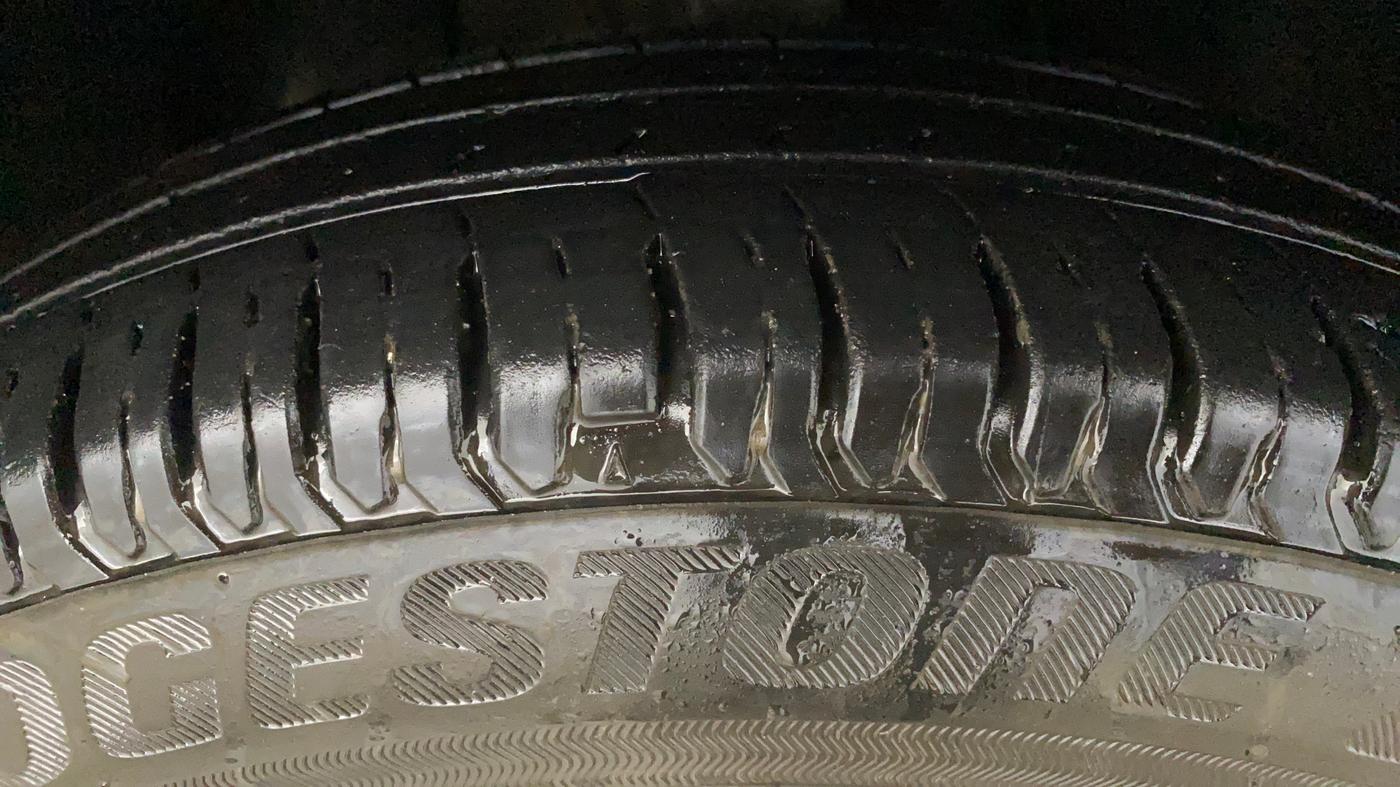 2020 Tata ALTROZ XE PETROL, Petrol, Manual, 31,561 km, Right Front Tyre Tread