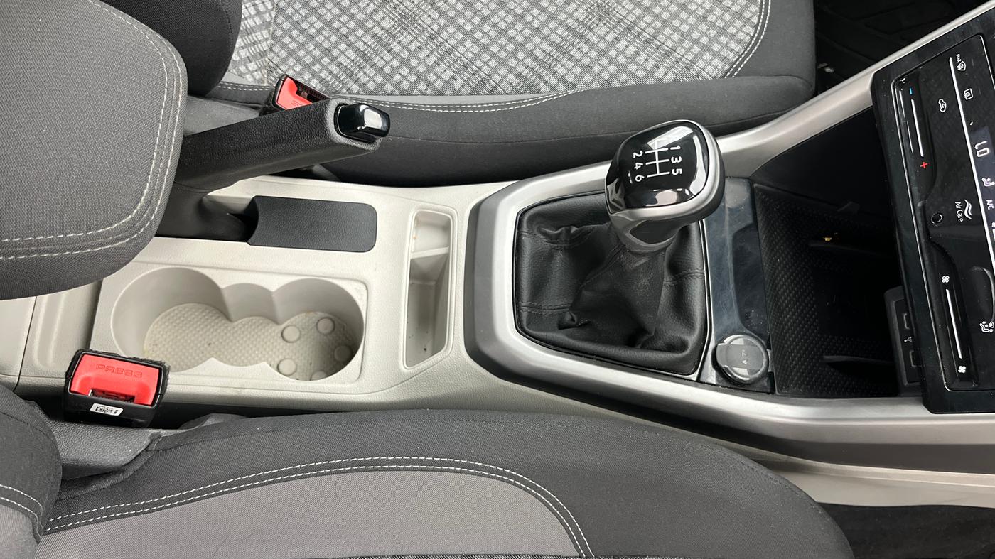 2022 Volkswagen TAIGUN HIGHLINE 1.0 TSI MT, Petrol, Manual, 25,450 km, Gear Lever