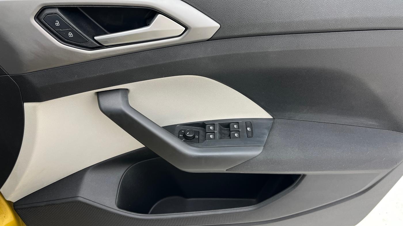 2022 Volkswagen TAIGUN HIGHLINE 1.0 TSI MT, Petrol, Manual, 25,450 km, Driver Side Door Panels Control