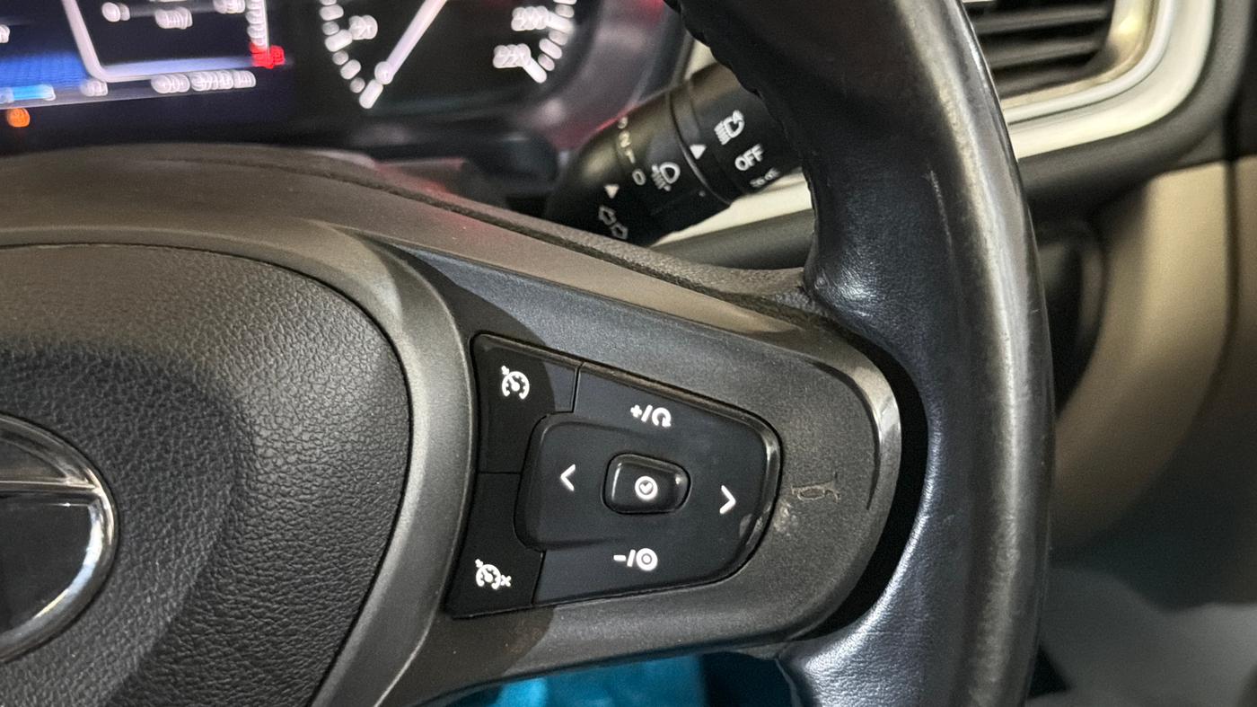 2022 Tata ALTROZ XZ PLUS PETROL, Petrol, Manual, 57,085 km, Adaptive Cruise Control