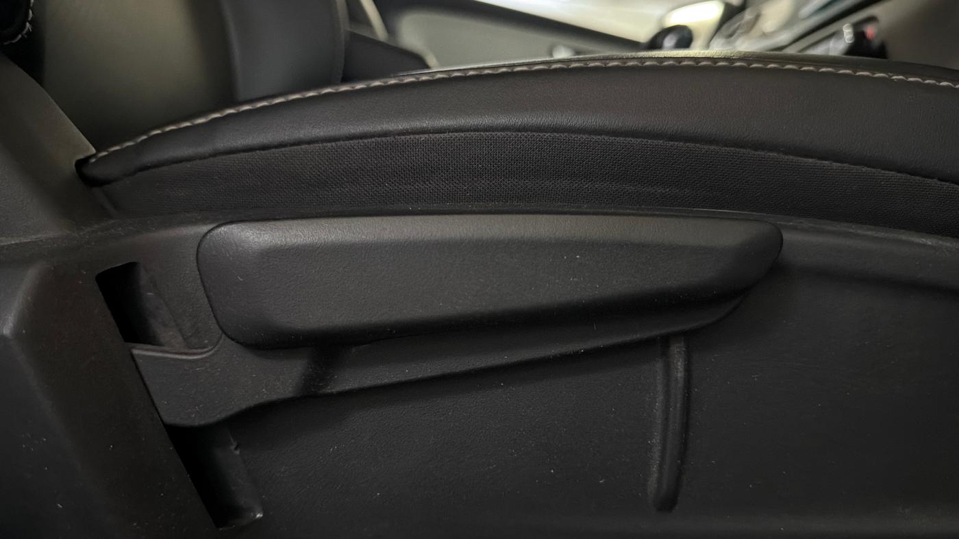 2022 Tata ALTROZ XZ PLUS PETROL, Petrol, Manual, 57,085 km, Driver Side Adjustment Panel