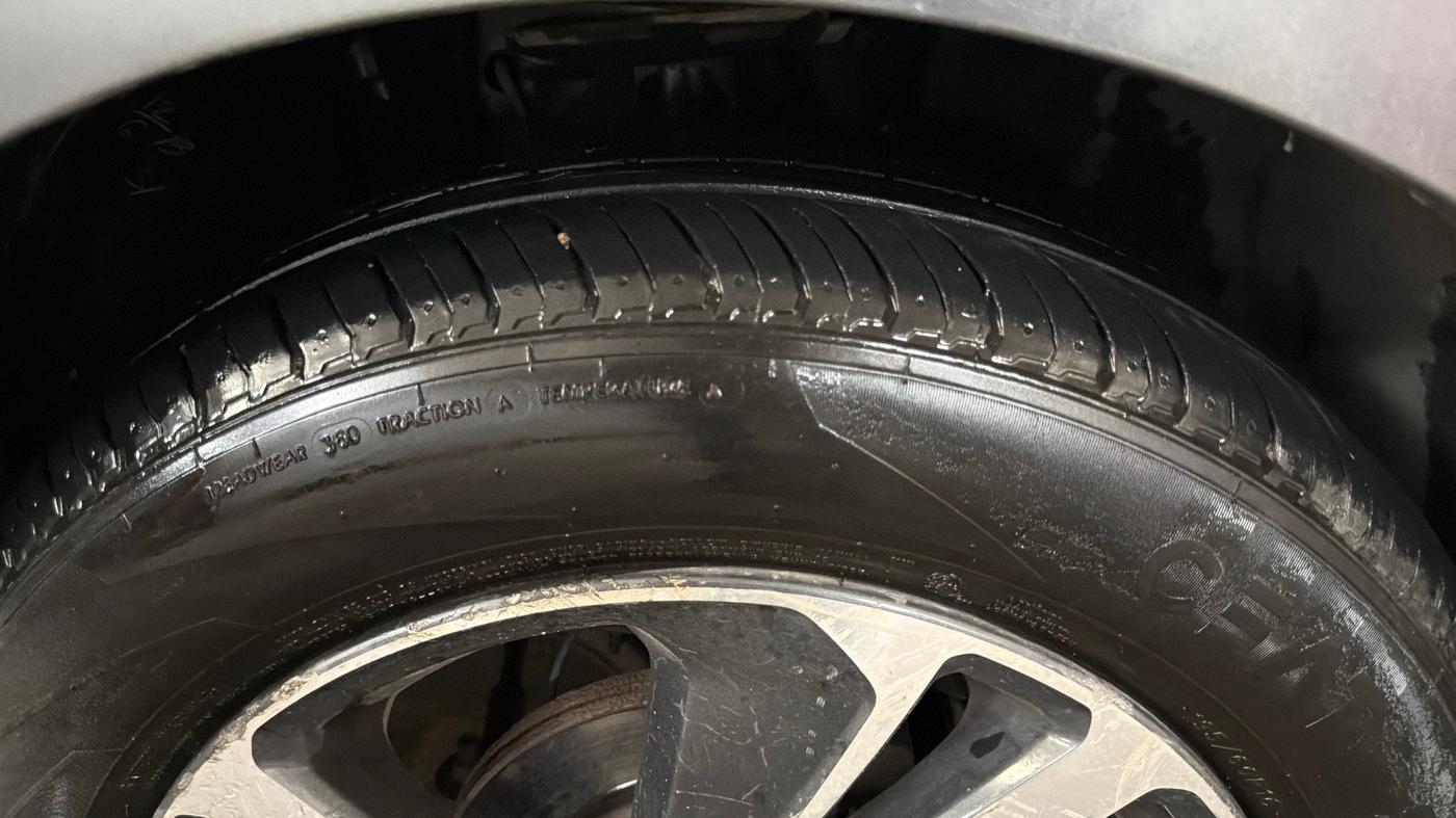 2022 Tata ALTROZ XZ PLUS PETROL, Petrol, Manual, 57,085 km, Right Front Tyre Tread
