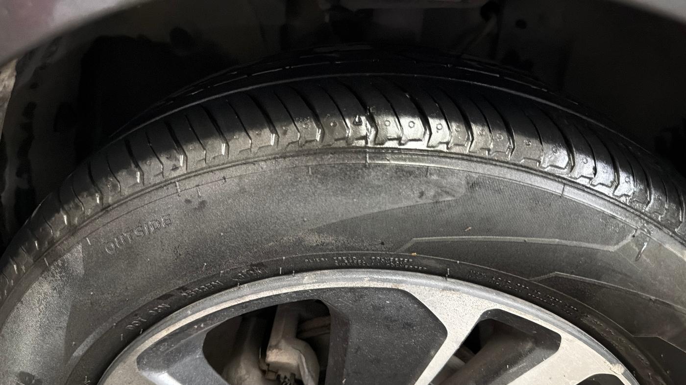 2022 Tata ALTROZ XZ PLUS PETROL, Petrol, Manual, 57,085 km, Left Front Tyre Tread