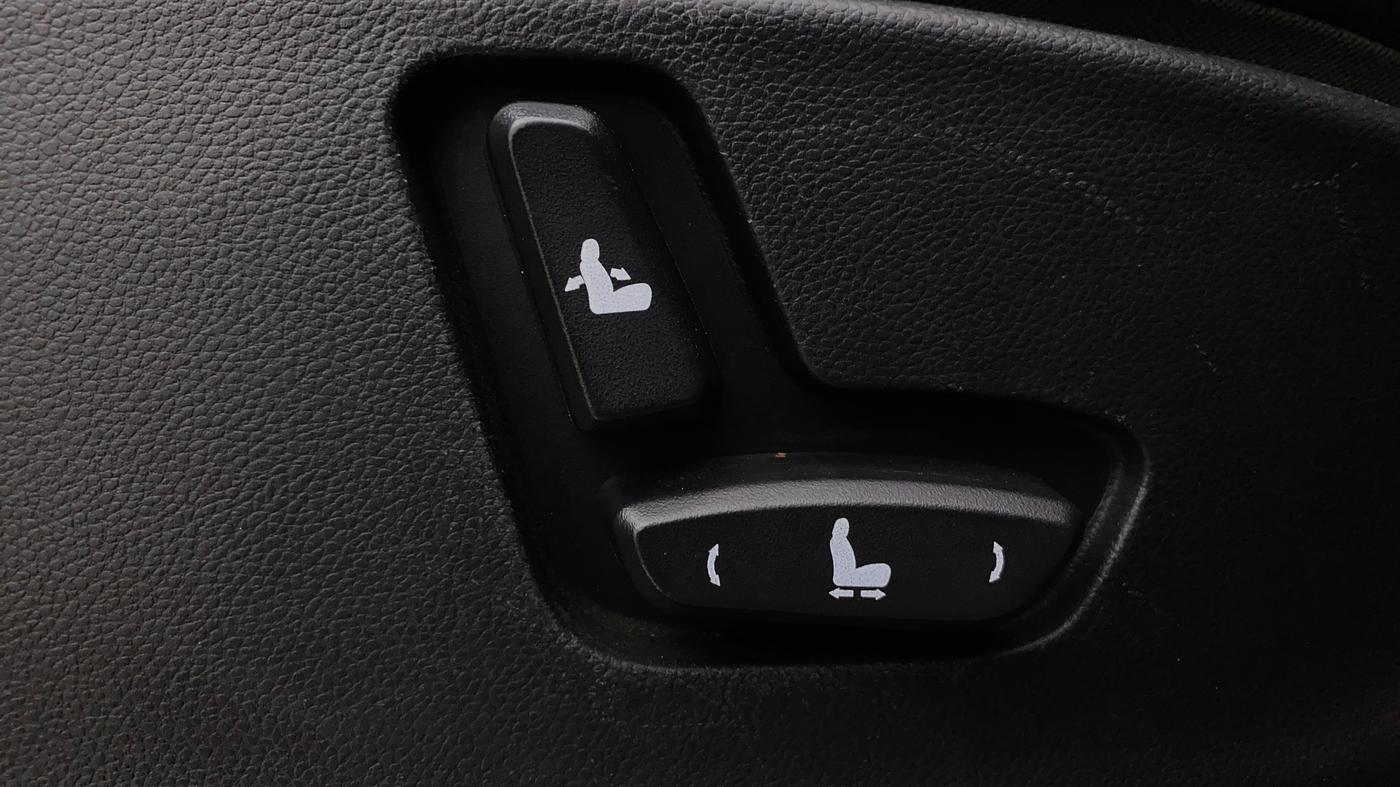 2019 MG HECTOR SMART 1.5 DCT PETROL, Petrol, Automatic, 1,01,836 km, Driver Side Adjustment Panel