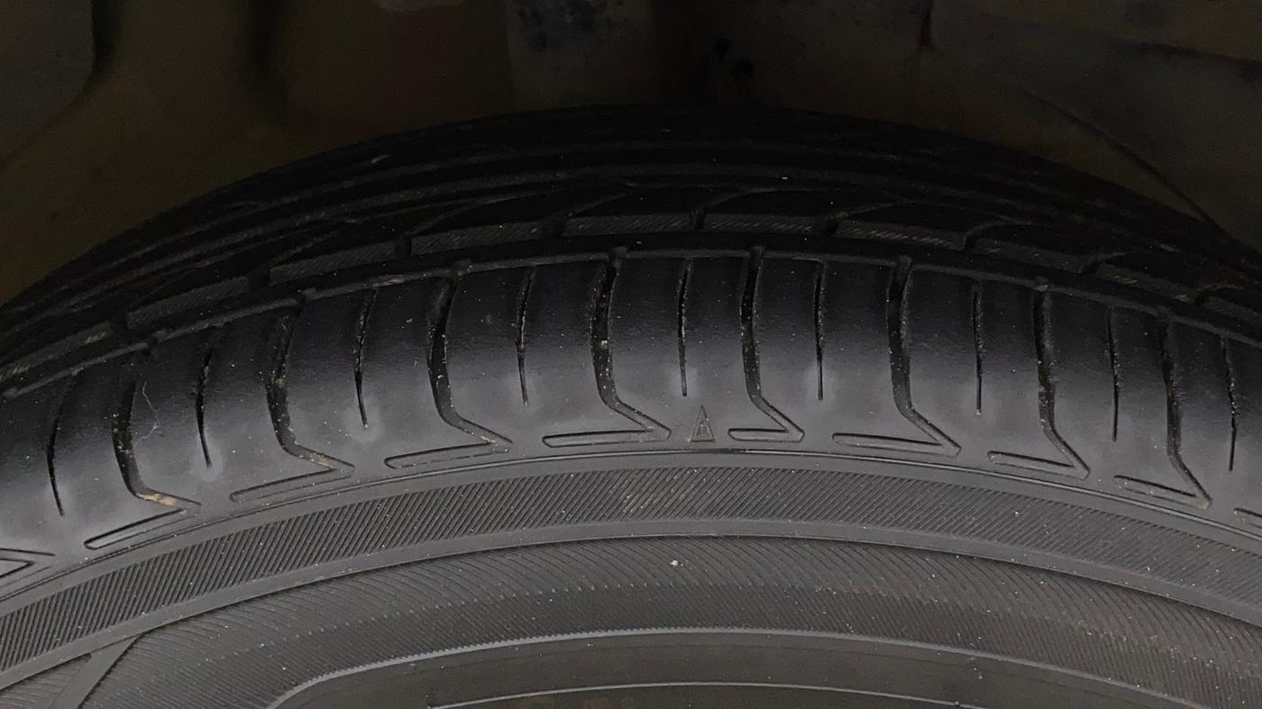 2019 MG HECTOR SMART 1.5 DCT PETROL, Petrol, Automatic, 1,01,836 km, Right Front Tyre Tread