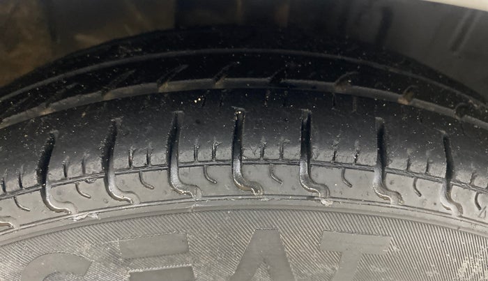 2017 Datsun Redi Go T (O), Petrol, Manual, 36,139 km, Right Front Tyre Tread