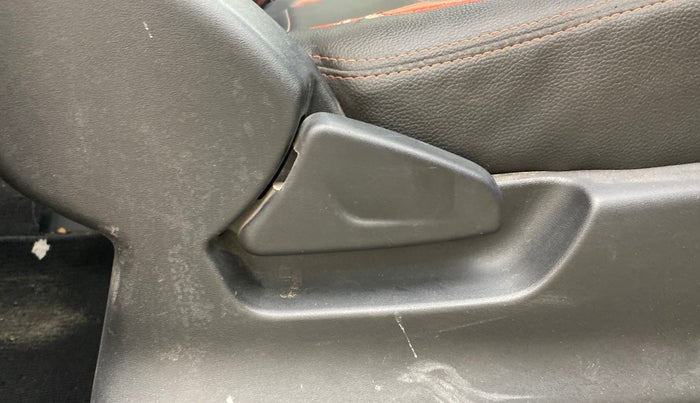 2017 Datsun Redi Go T (O), Petrol, Manual, 36,139 km, Driver Side Adjustment Panel