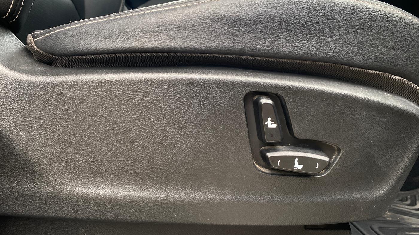 2021 MG HECTOR SHARP 1.5 TURBO HYBRID MT DUAL TONE, Petrol, Manual, 48,307 km, Driver Side Adjustment Panel